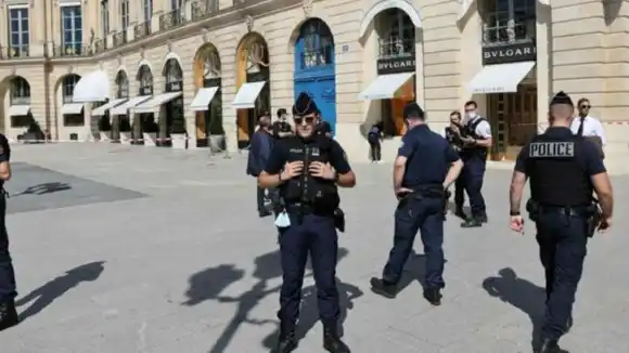 ROBO DE PELÍCULA EN PARÍS: Millonario atraco a mano armada en joyería Bulgari