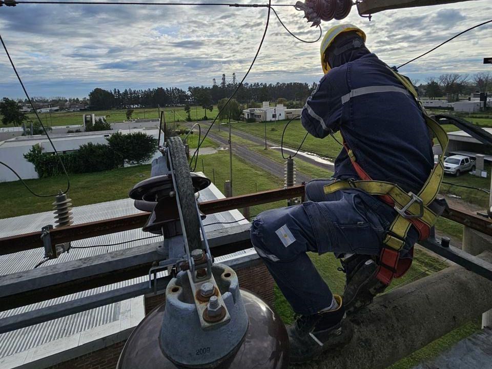 EPE invertirá 10 mil millones de pesos para adquirir más de 300 transformadores.
