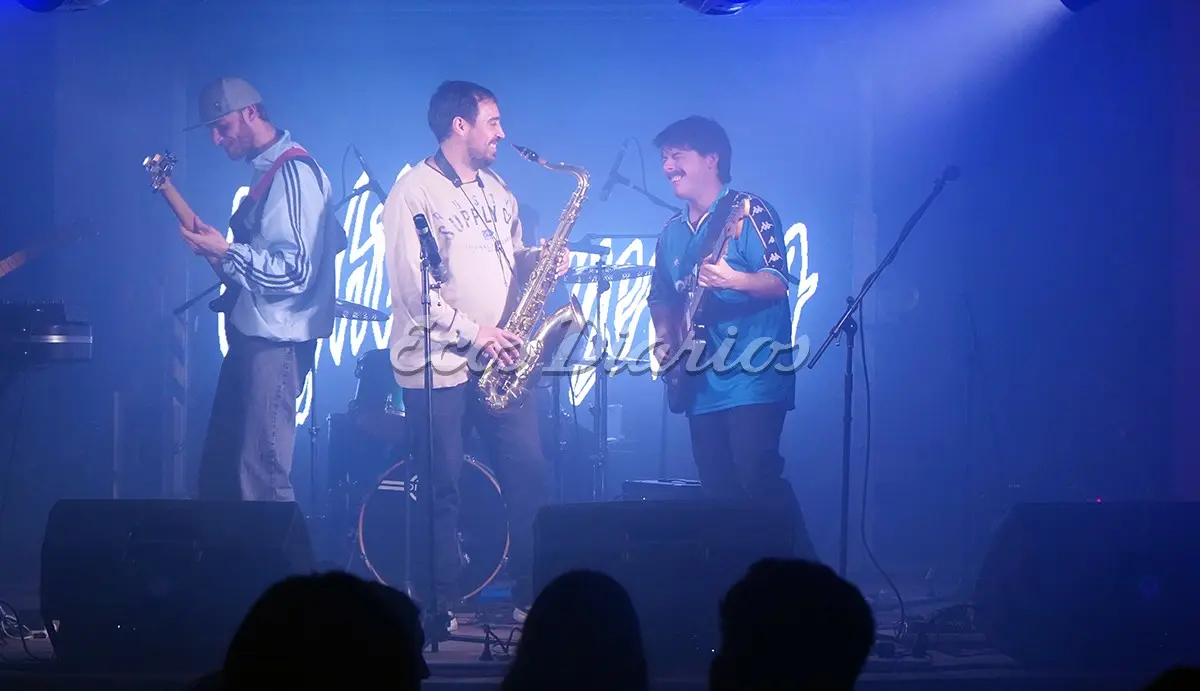 Música en vivo. Mucho público presenció las actuaciones que se extendieron durante toda la tarde