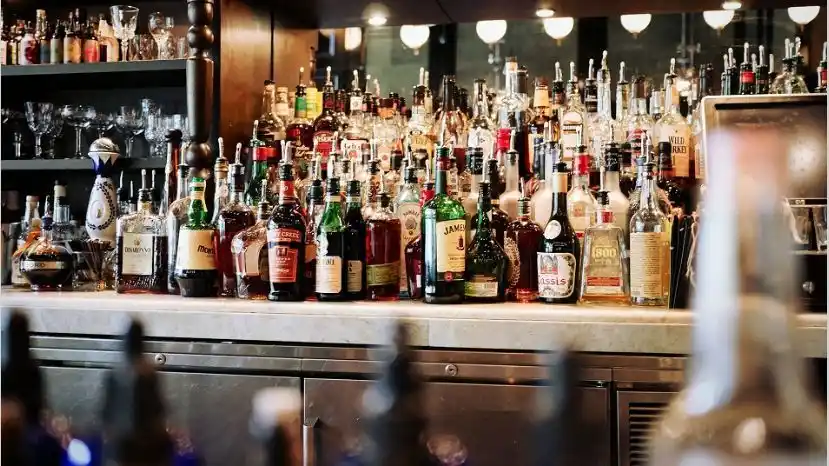 Tras jornadas de confusión entre comerciantes, comenzó a regir la extensión horaria para la venta de alcohol en Provincia