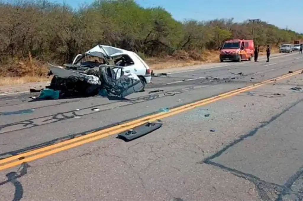 El Renault Clío, conducido por una mujer y con tres niños como acompañantes