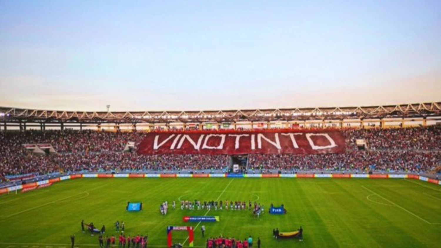 Momento inédito de la afición Vinotinto: nunca se había estado tan cerca del cielo (+IMÁGENES)