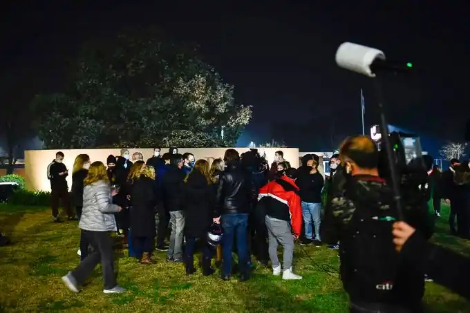 Video: Cacerolazo en Pilar en rechazo a la llegada de Lázaro Báez al country Ayres donde cumplirá prisión domiciliaria