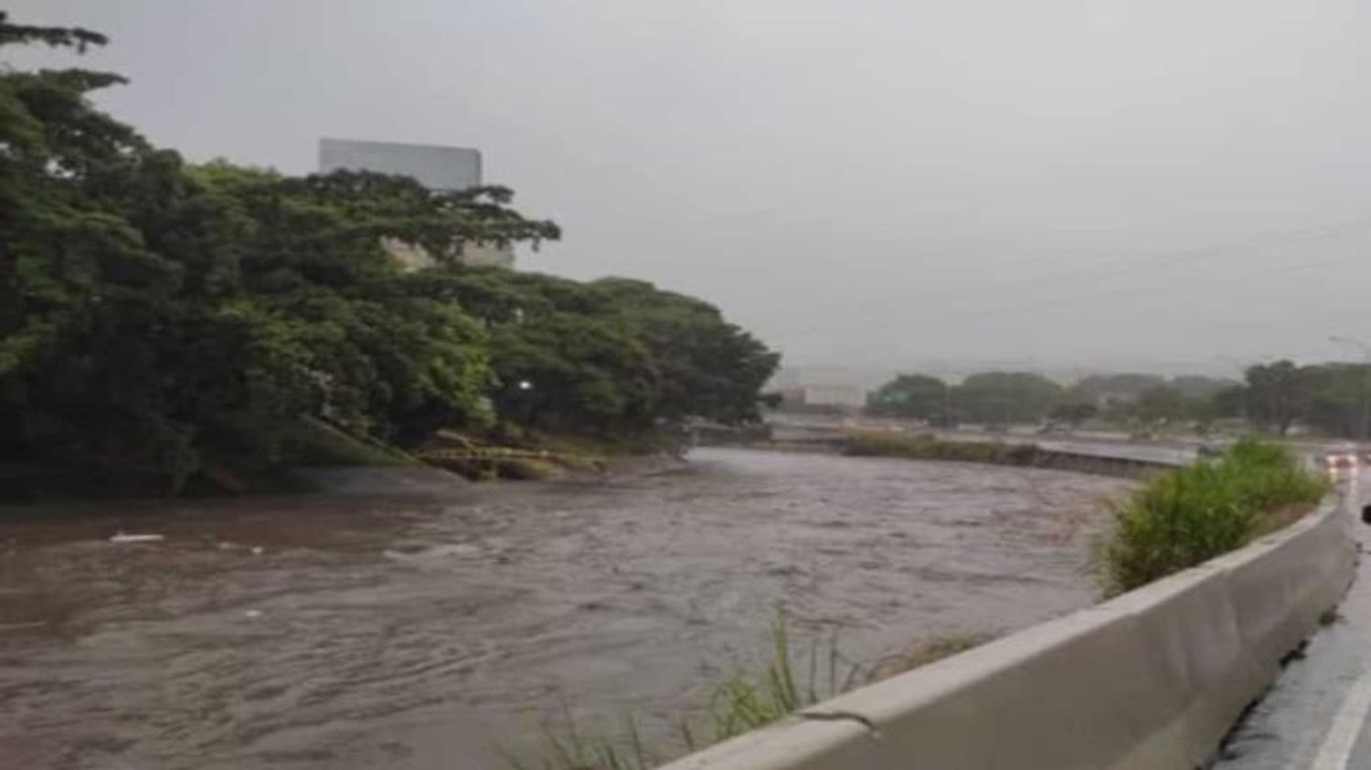 En detalles los estragos que dejaron las fuertes lluvias en el este de Caracas (+Video)