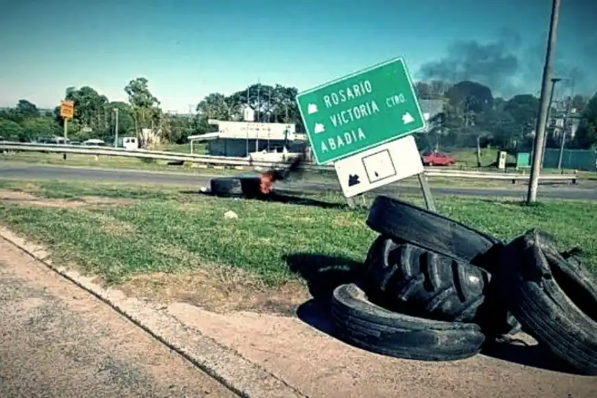 Concentrados en tres puntos de Entre Ríos, transportistas protestaron por el desabastecimiento de gasoil