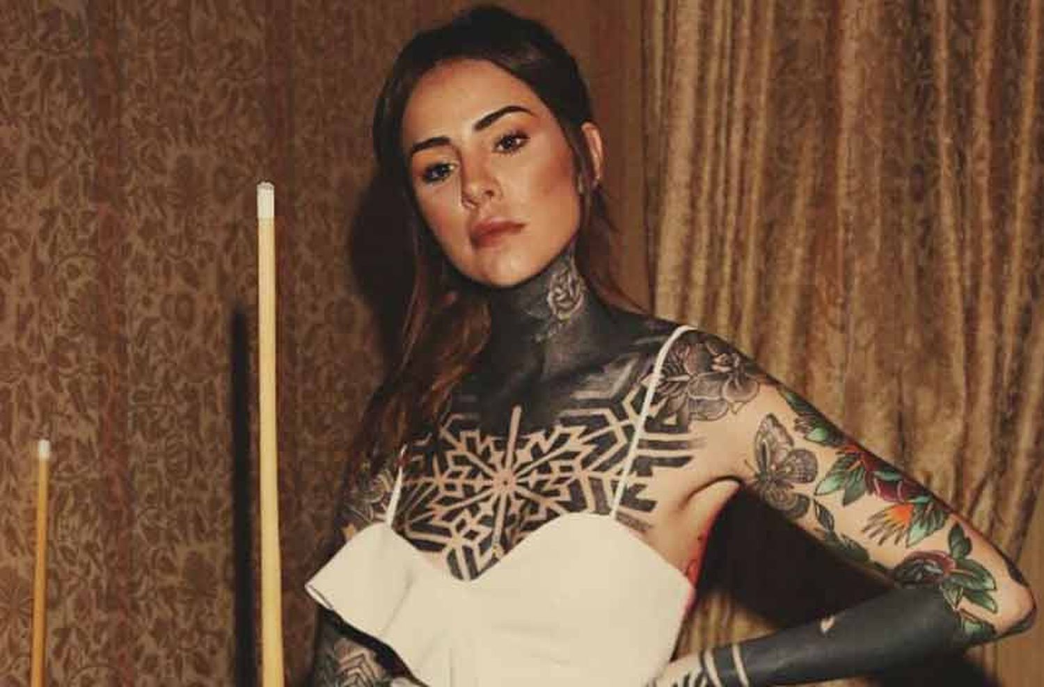 Cande Tinelli explotó las redes con un topless y dejó un mensaje misterioso