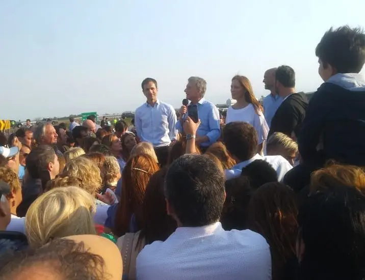 Macri inauguró obras en la ruta 7