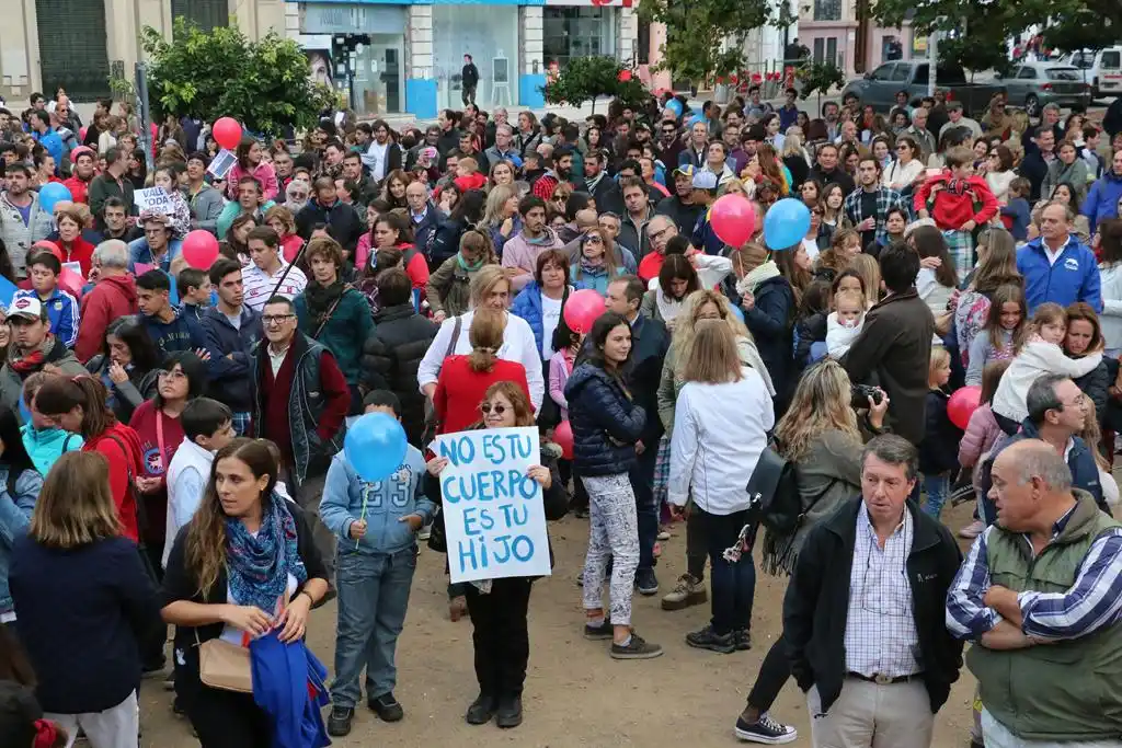 Cientos de personas marcharon en Tandil contra la legalización del aborto
