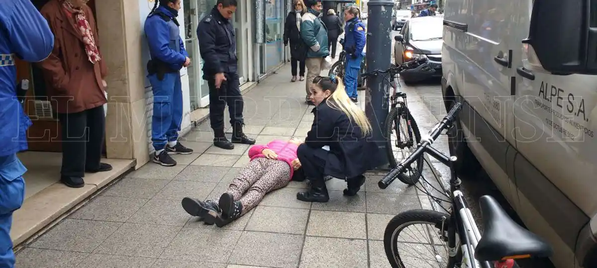 Motochorro asaltó y lastimó a una mujer en pleno centro