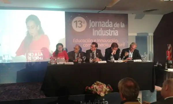 Nadia Burgos del MST puso en debate la  brecha salarial entre hombres y mujeres 