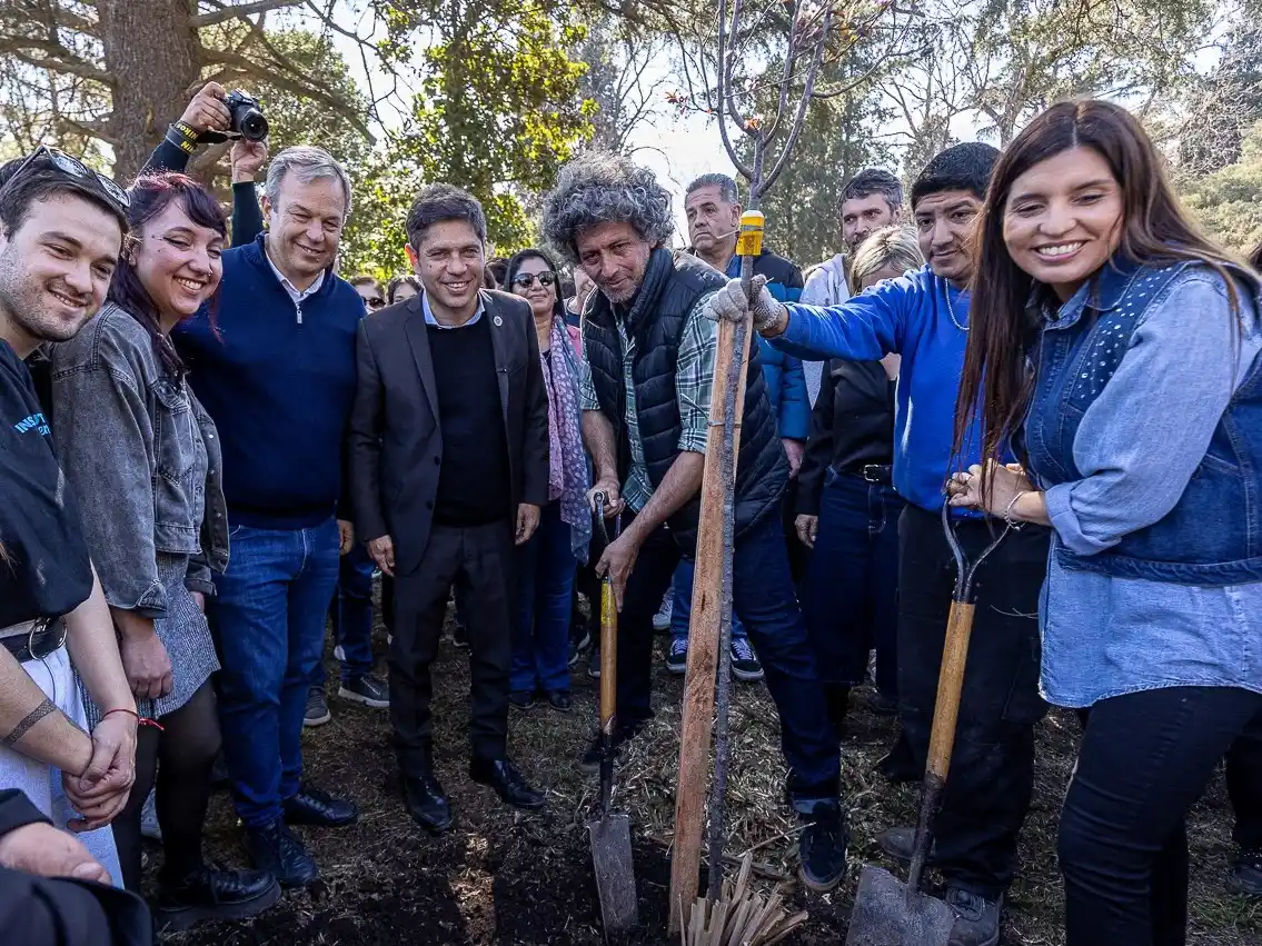 Kicillof visitó la puesta en valor del Parque ex Quinta Rocca