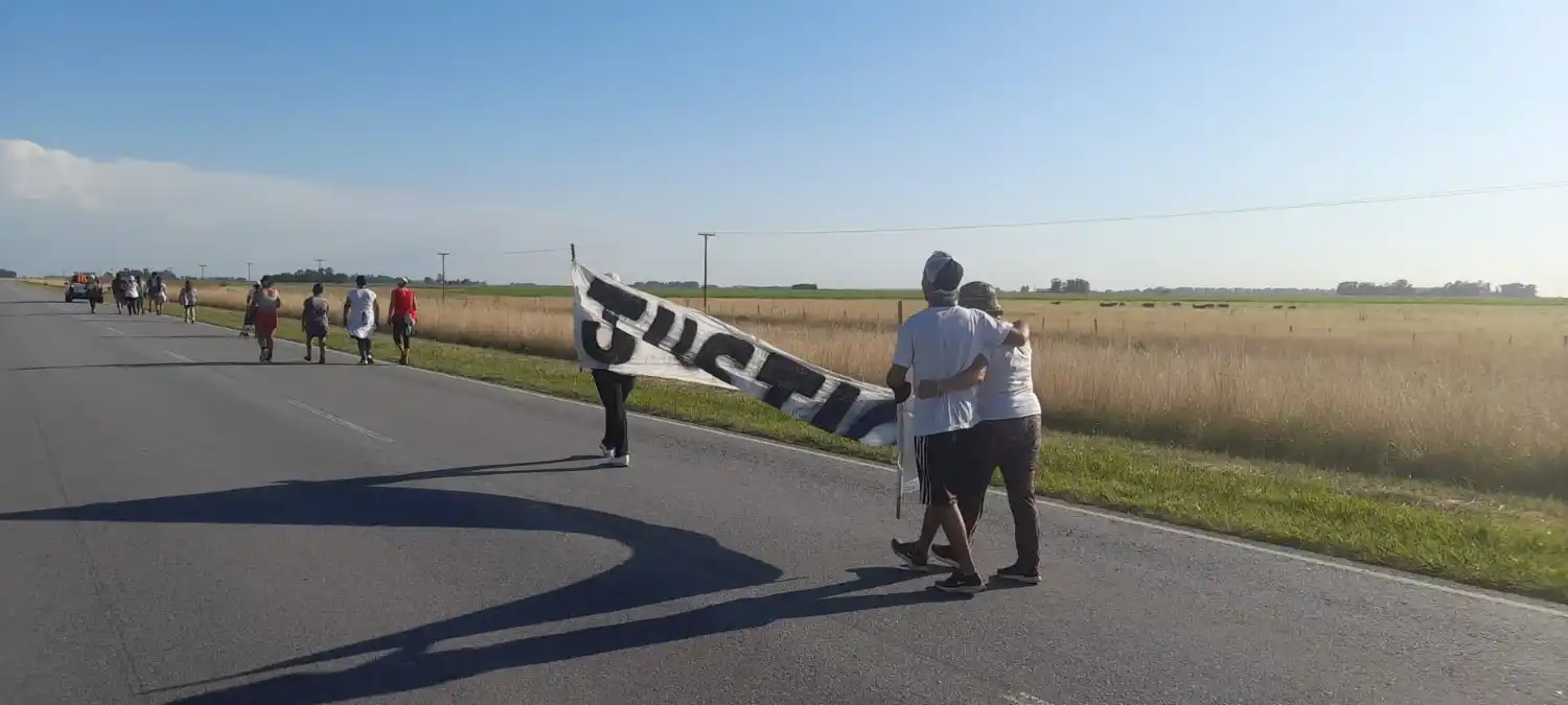 A un mes del atropello a Sebastián Simón, caminan los últimos kilómetros para llegar a La Plata por Justicia