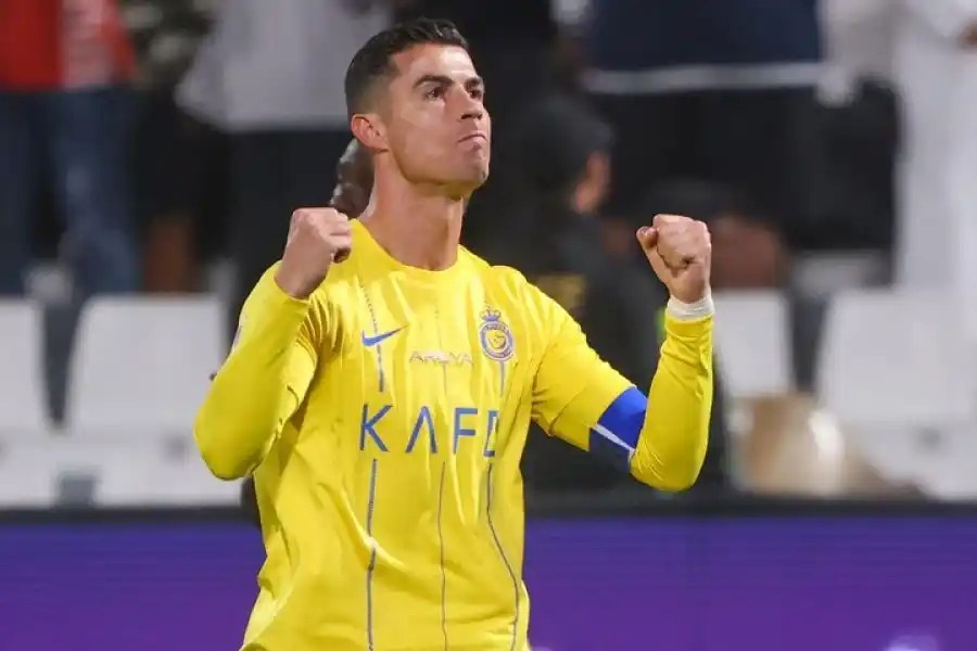 Cristiano Ronaldo, apuntado por hacer un obsceno gesto tras escuchar el canto de "Messi, Messi"