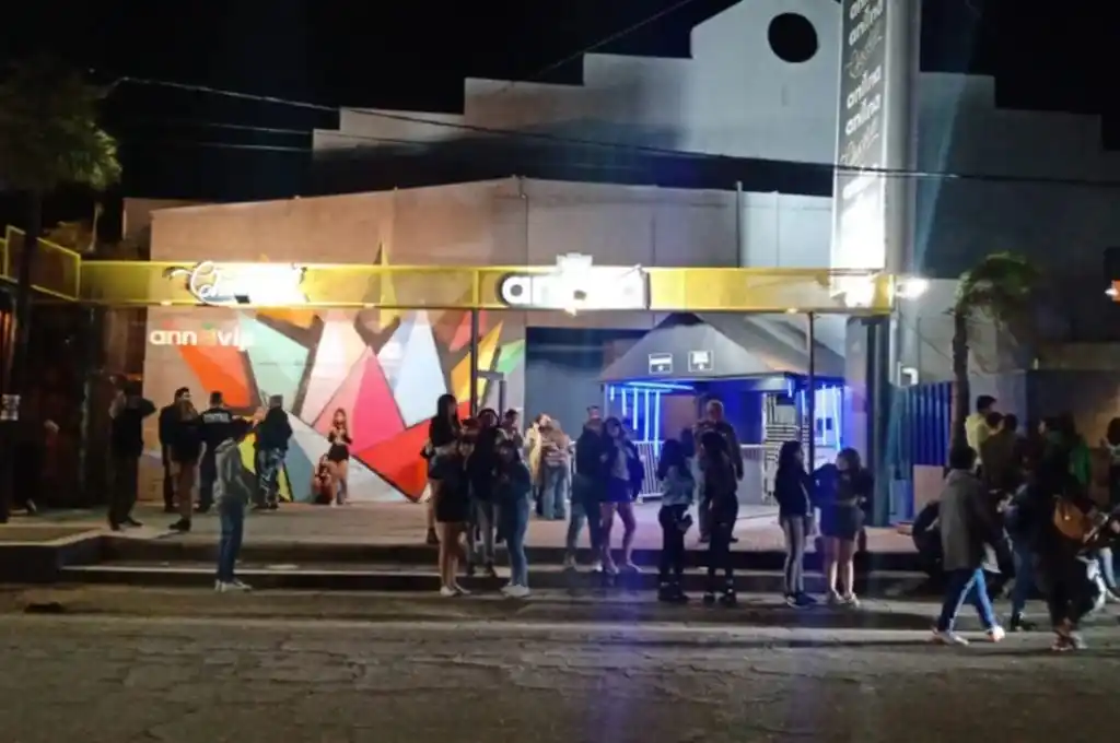 Feroz pelea dentro de un boliche de Bahía Blanca: un adolescente apuñaló a otro