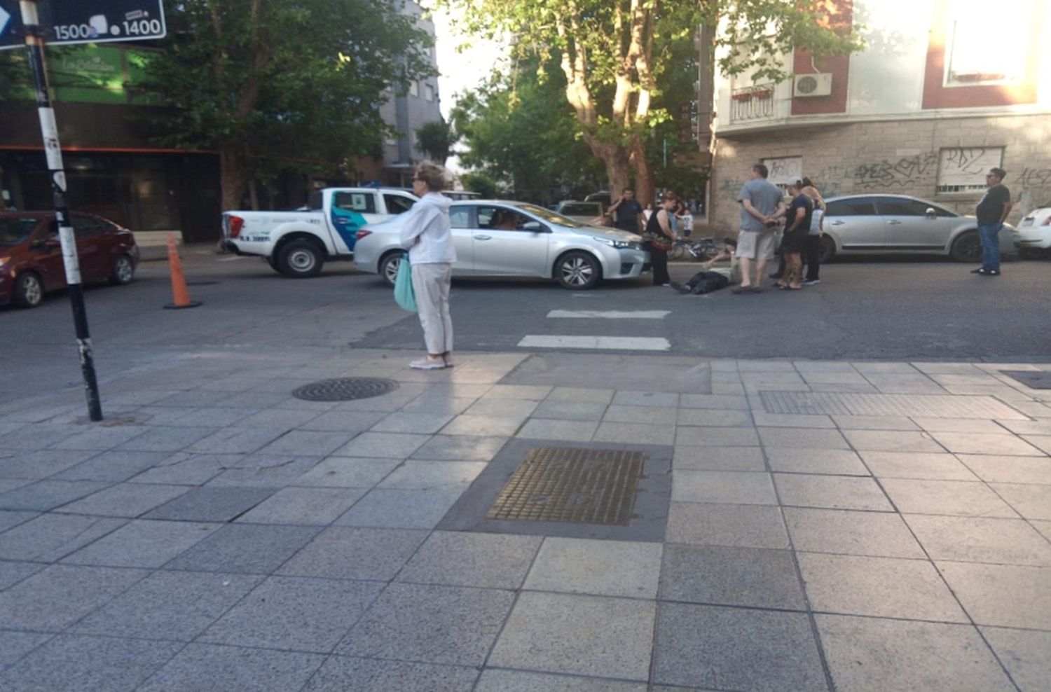 Un auto chocó a un ciclista en zona Guemes