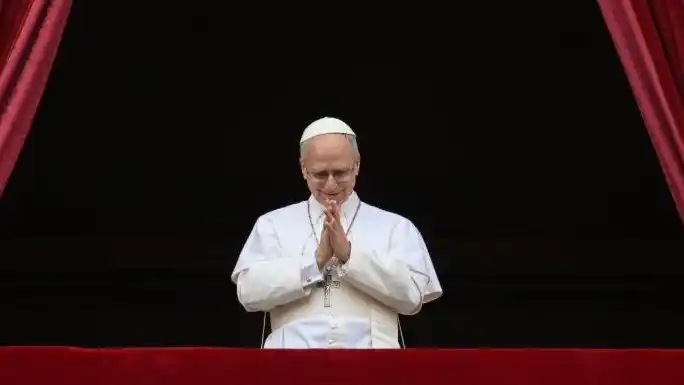 En sus palabras iniciales como pontífice, prometió caminar junto a los fieles "como una Iglesia unida, buscando la paz y la justicia".