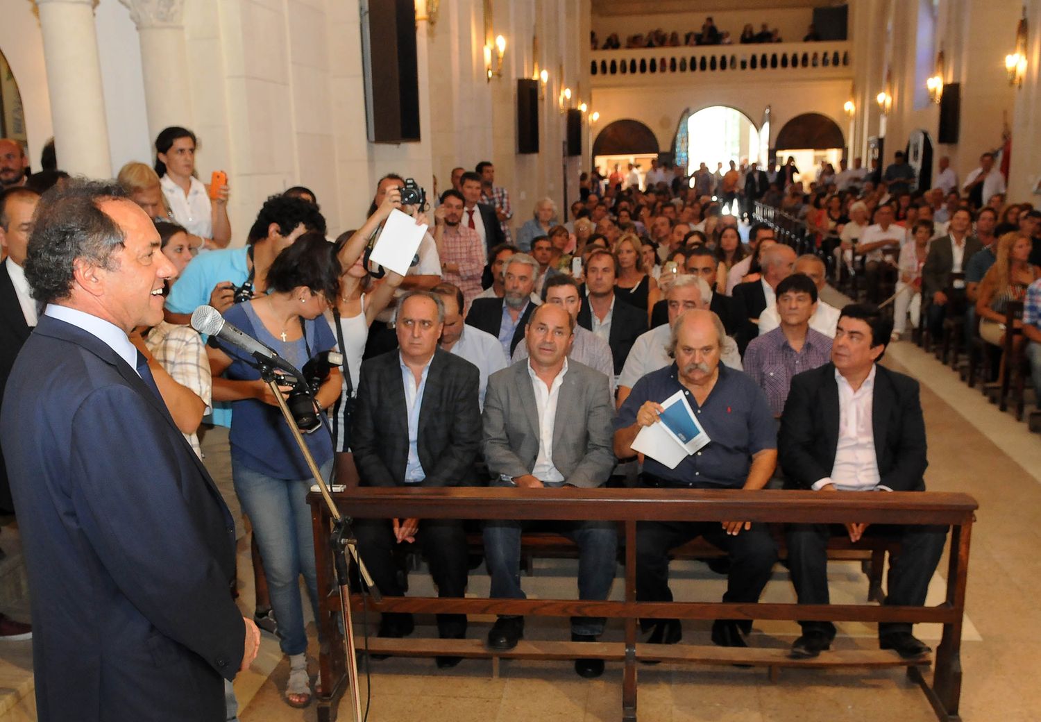 Scioli inauguró las obras de recuperación de la iglesia San Francisco de Asís