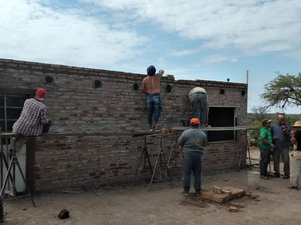 En 5 días levantaron una casa y llevaron arte a una comunidad de Santiago del Estero     