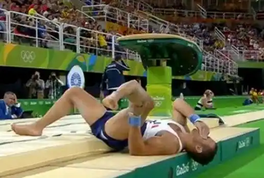 Video: la escalofriante fractura de un gimnasta francés en Río 