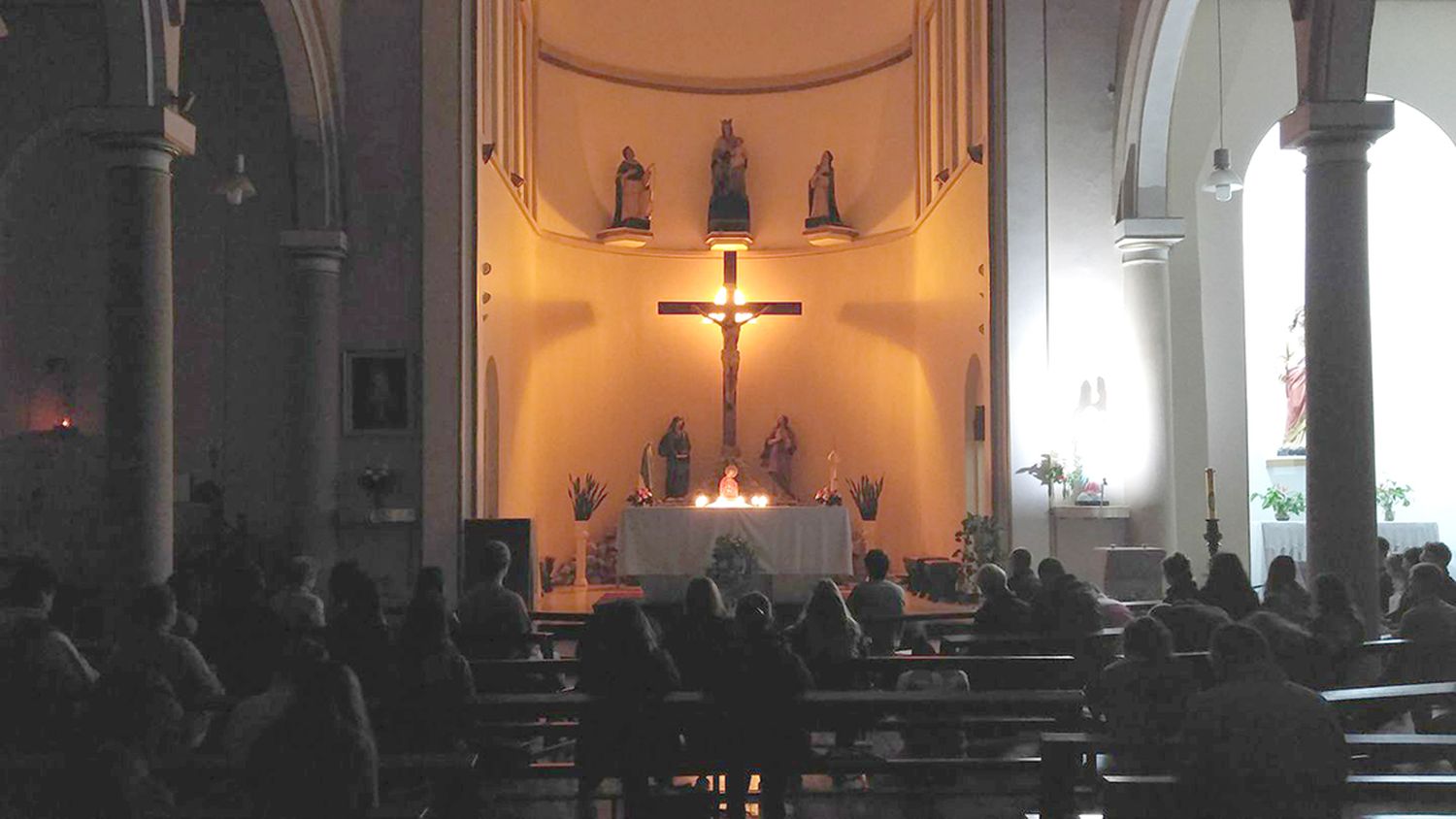Noche de adoración en la Parroquia Ntra. Sra. del Rosario