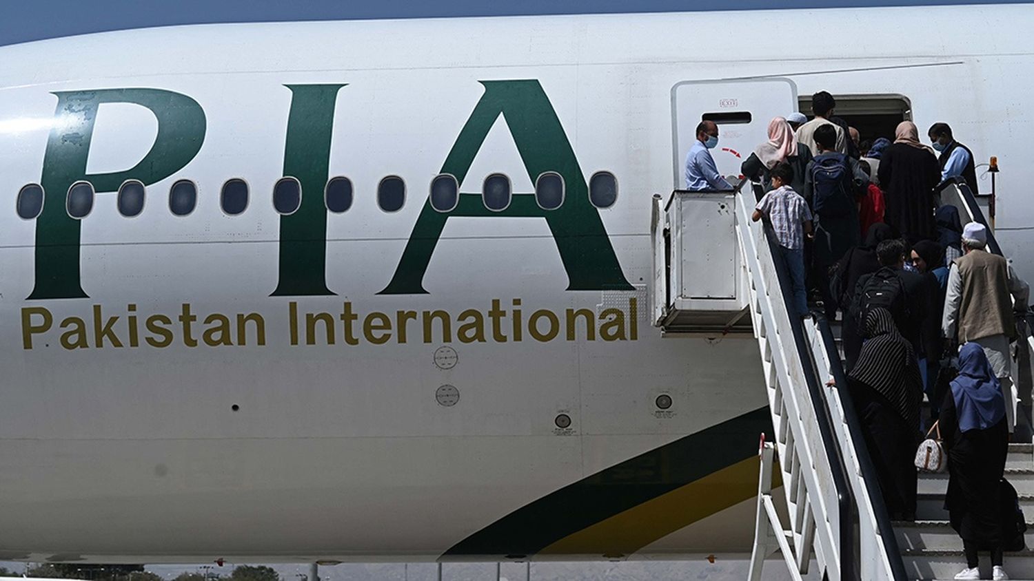 Despegó ayer el primer vuelo con los talibanes en el poder