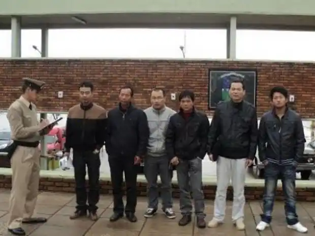 Cayó una banda que traficaba chinos