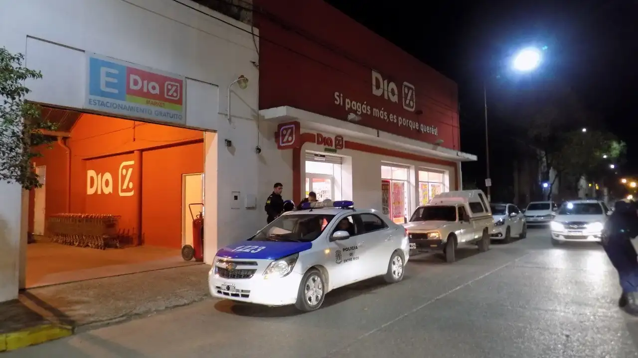 Detienen a un hombre en un supermercado