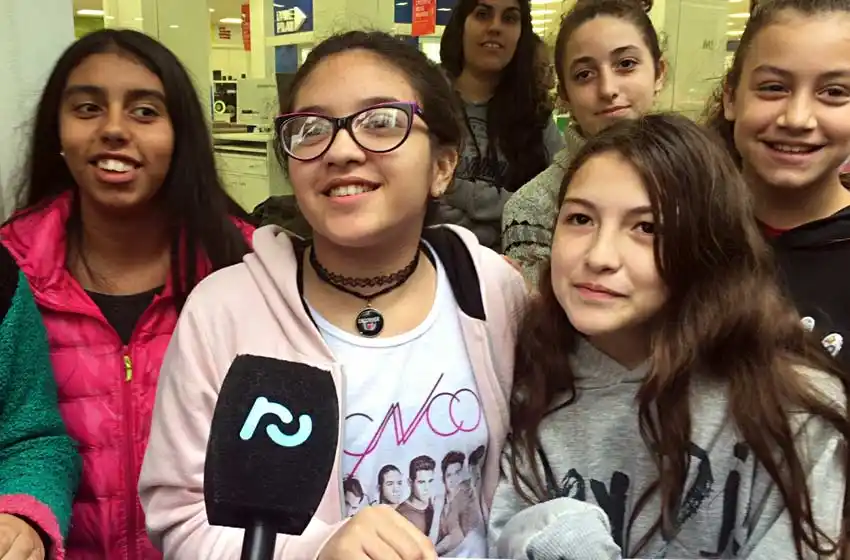 Cómo y por qué estar cuatro días bajo la lluvia para conocer a los chicos de CNCO