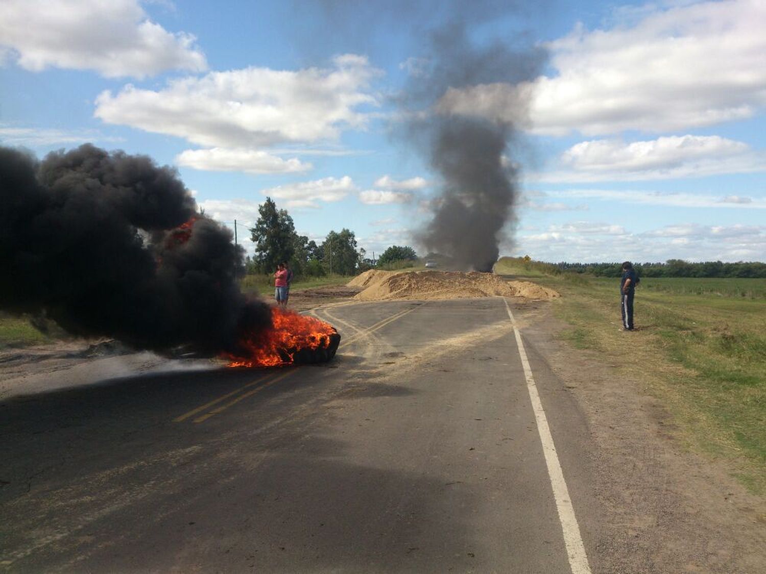 San Pedro: Vecinos cortaron accesos reclamando reparación de rutas 