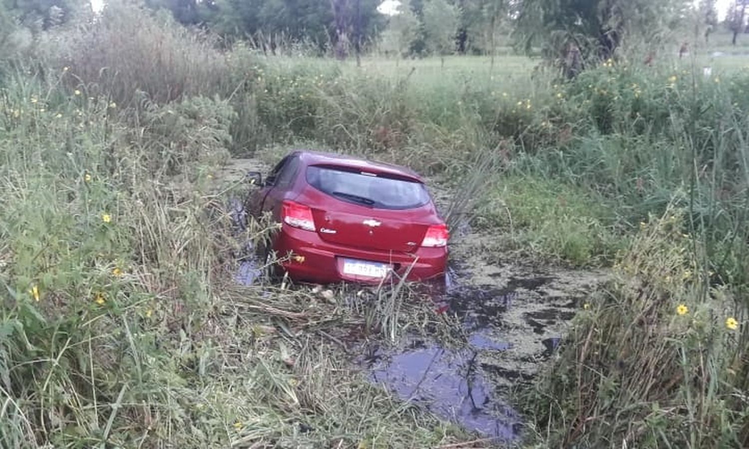 Dos autos despistaron en Ruta 12 casi en simultáneo