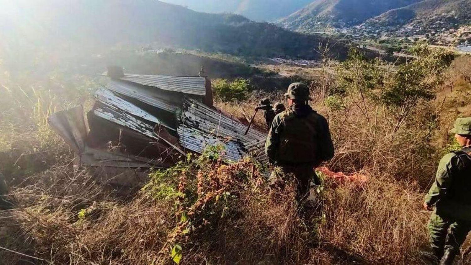 FABN desmanteló 14 garitas de malandros en la Autopista Regional del Centro (+Fotos)