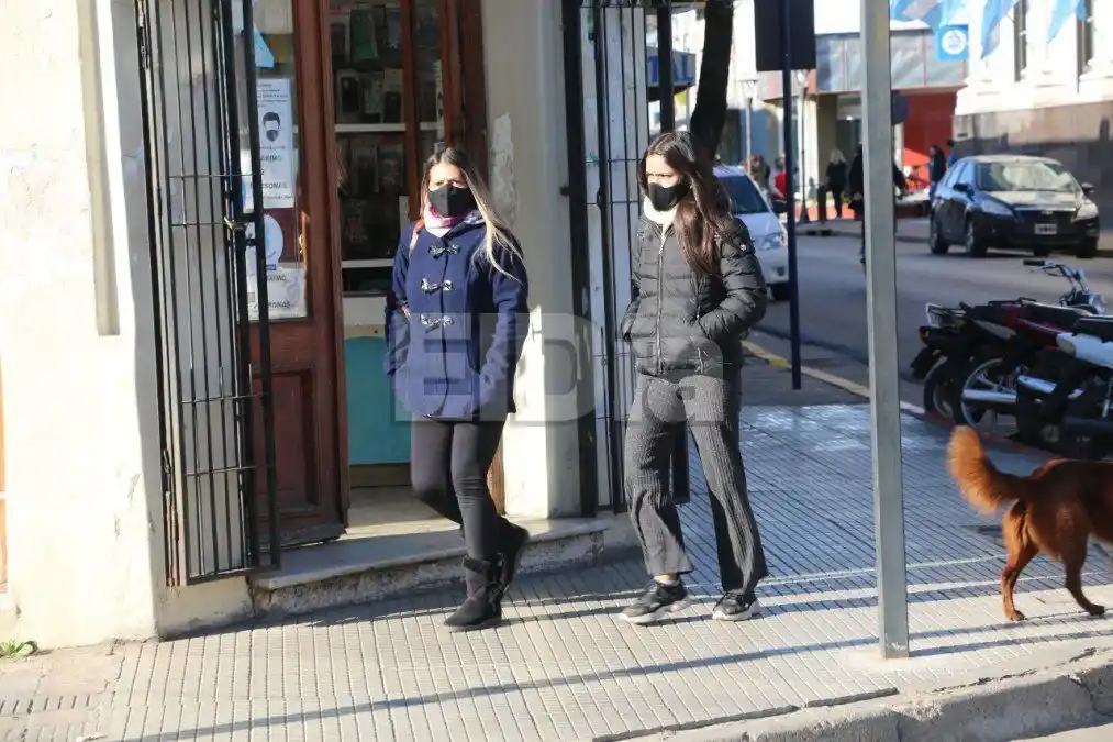 La semana comienza nublada y fría, pero anuncian una tarde templada