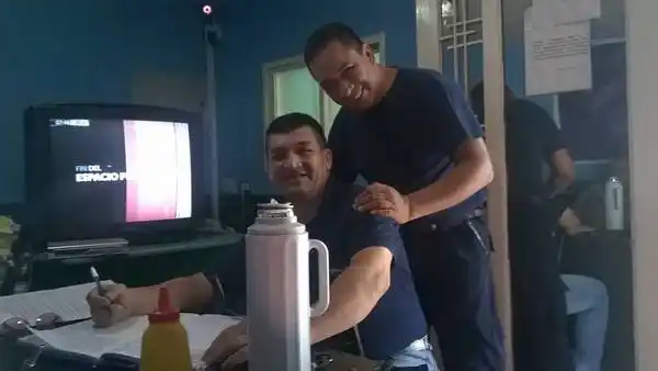 Presenta una “leve mejoría” el policía herido por el preso 