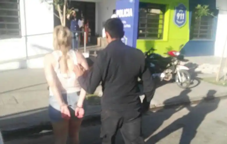 Detuvieron a la hija de «Pata» Medina: discutía en la calle y tenía un arma