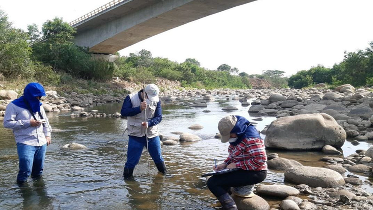 ¡DOLOR! Hallan cuerpo del pequeño venezolano de 7 años arrastrado por el río Pamplonita