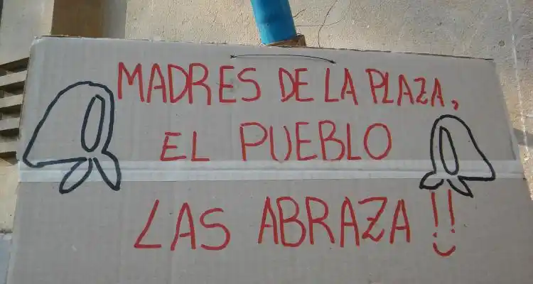 Intervención callejera por Madres de Plaza de Mayo