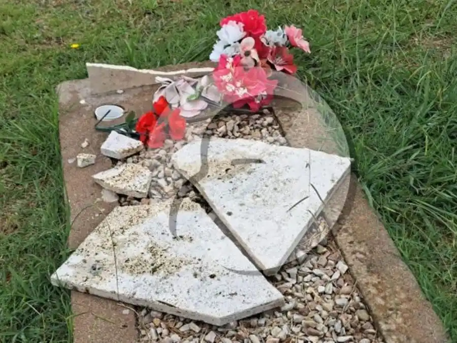 Más de 60 tumbas dañadas y otros destrozos en el Cementerio de Necochea