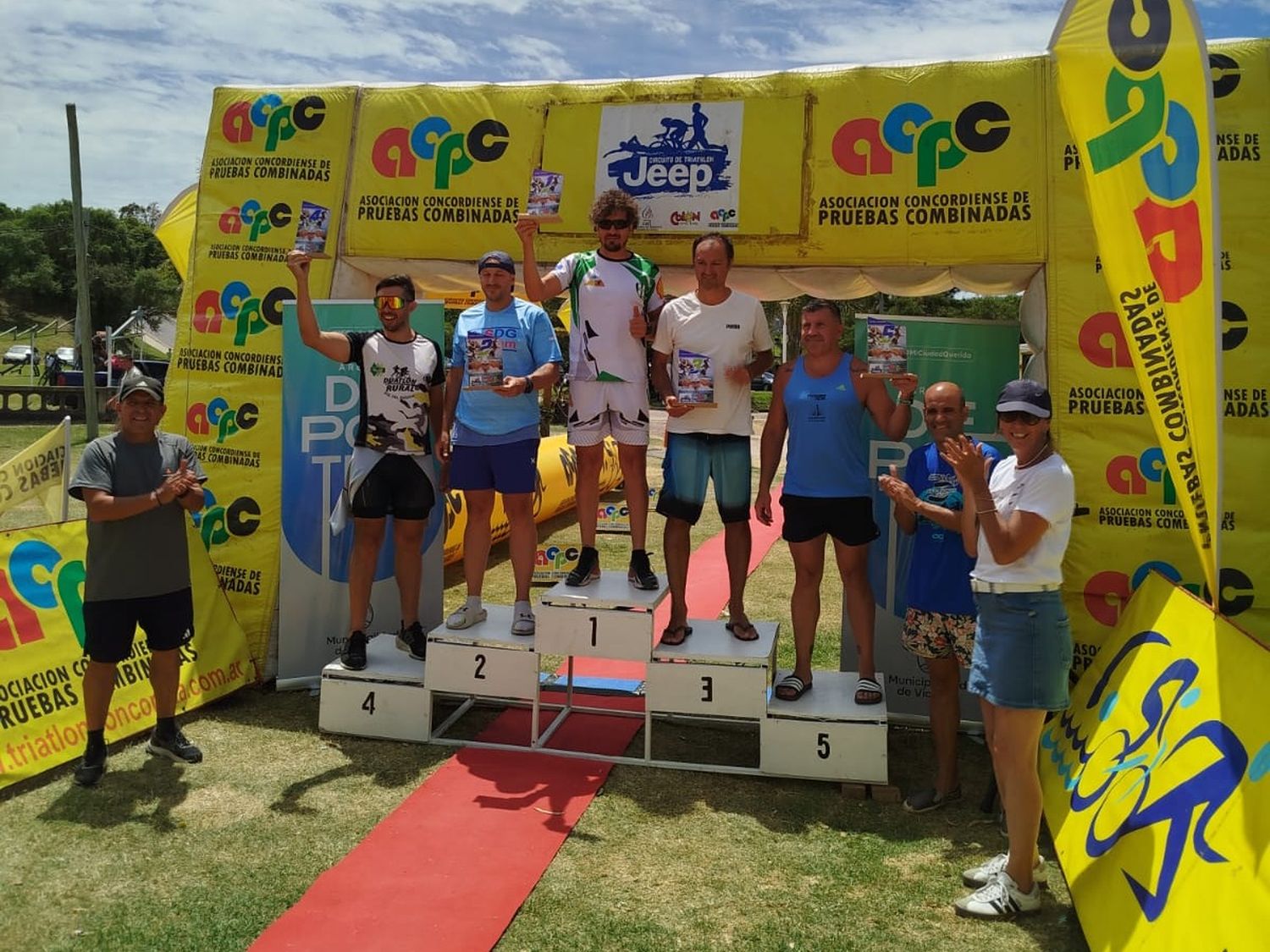 Importante participación de atletas gualeyos en el Circuito Provincial de Triatlón Jeep