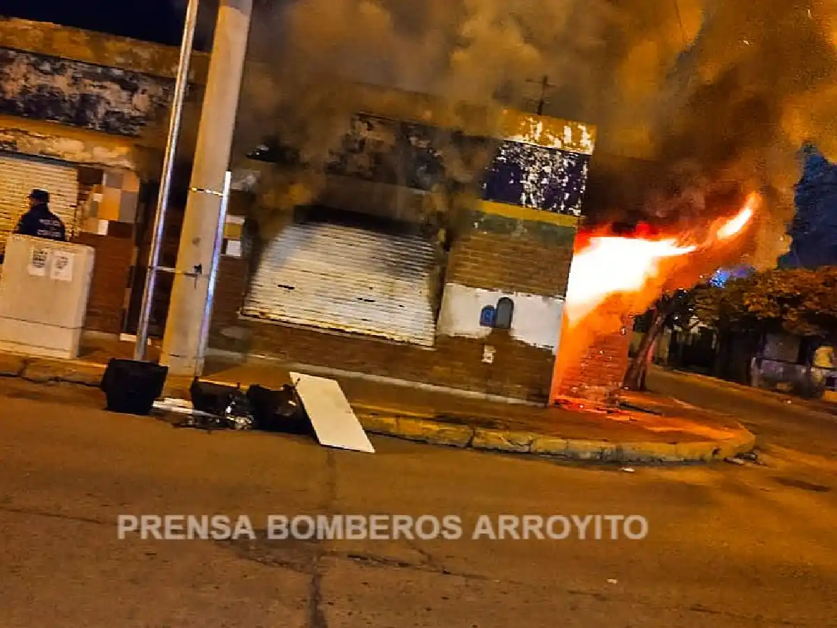 Trágico incendio en Arroyito: murieron una madre y su beba