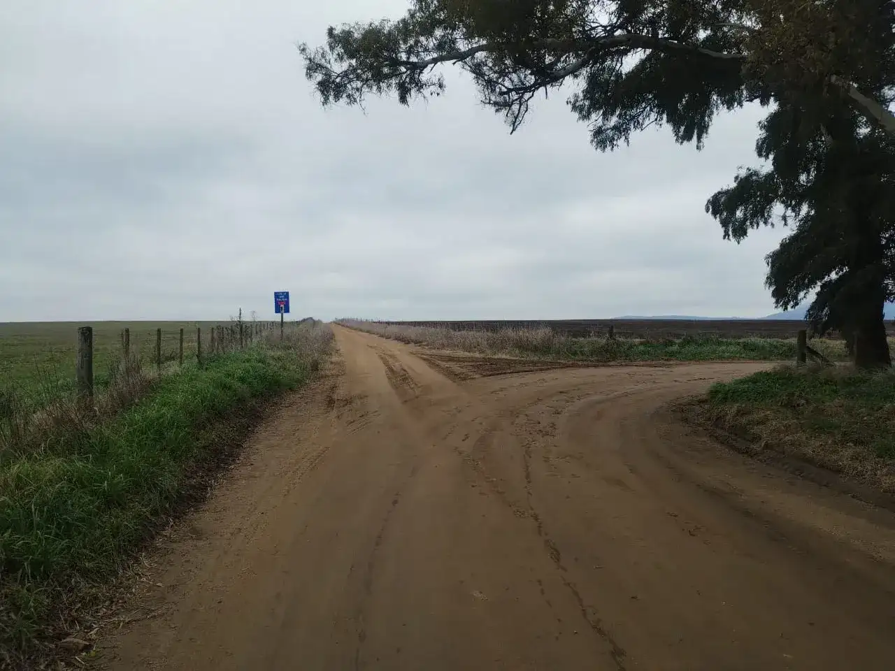 La Municipalidad rechazó un reclamo por daños en un vehículo y responsabilizó a la concesionaria del camino
