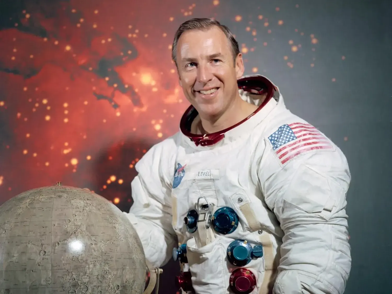 Ad Astra per Aspera: falleció Jim Lovell, el legendario comandante del Apolo 13