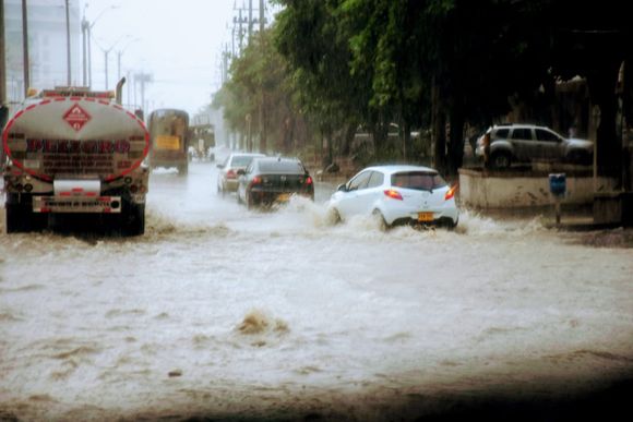 Aguaceros e intensa granizada azotan a toda Colombia
