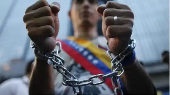 Amnistía Internacional denuncia expulsiones de migrantes y ola masiva de detenciones en Venezuela