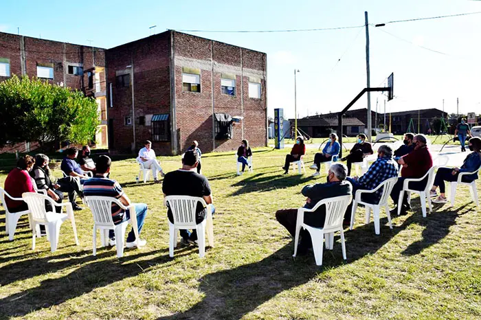 Gargaglione se reunió al  aire libre con vecinos