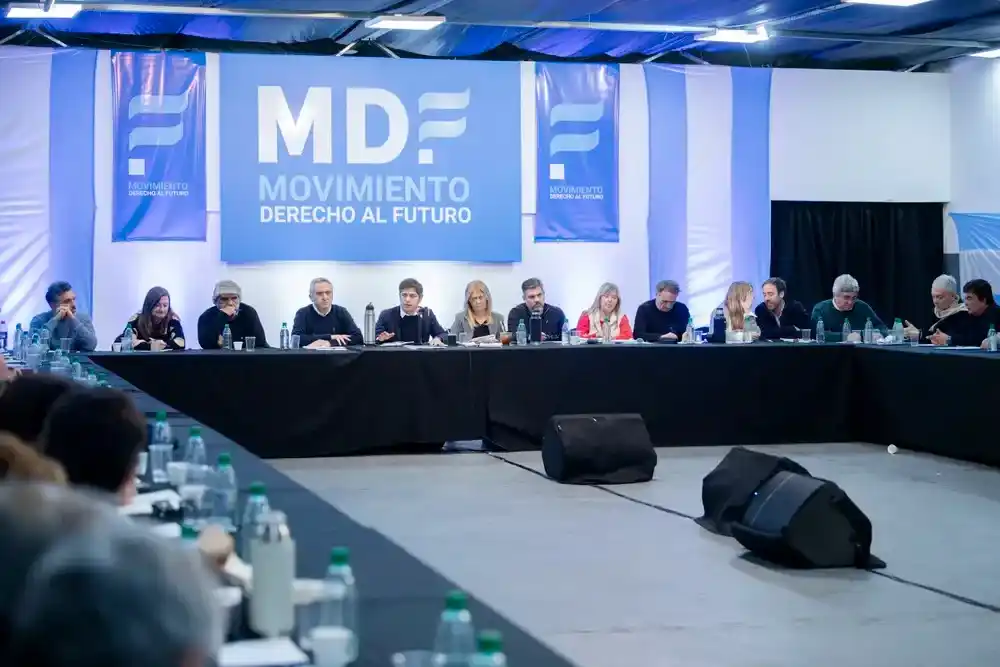 En medio de la tensión interna, Kicillof pidió construir "en todos los territorios" y dio una clave de las "nuevas canciones"