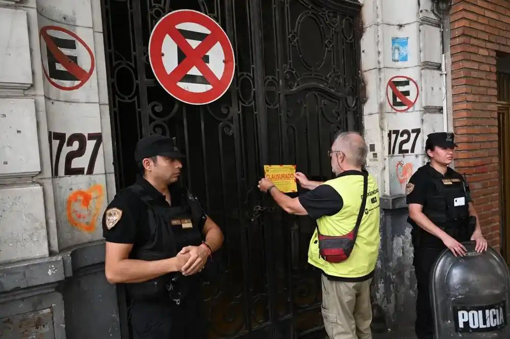La Policía de la Ciudad en el edificio recuperado.