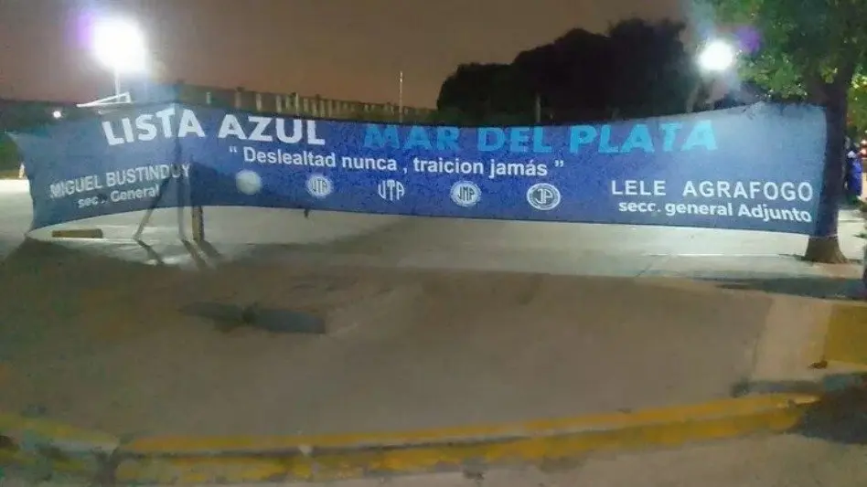 Sigue el paro de choferes de colectivos y bloquean la Ferroautomotora