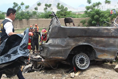 14 muertos tras un choque de camioneta y camión en Perú
