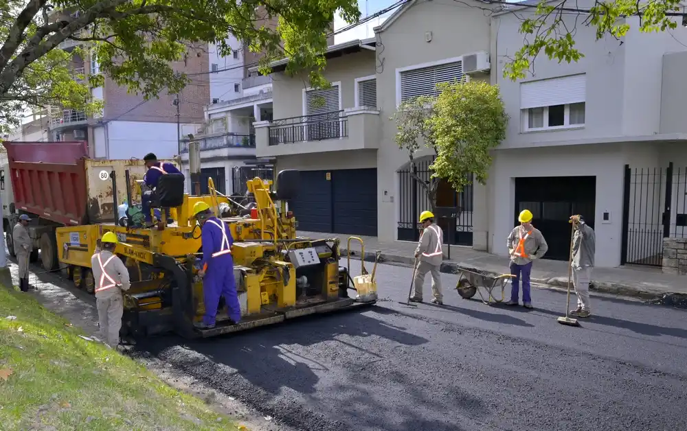 Avanzan las obras de repavimentación y mejoras en las calles