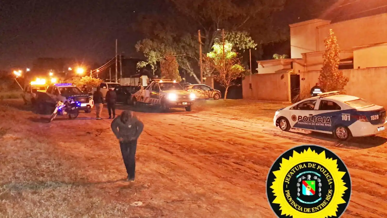 Dos menores demorados tras provocar daños en el portón de una vivienda